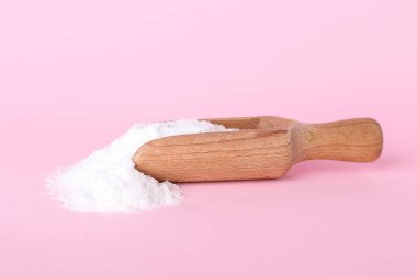 Renk arkaplanında bir top tuz