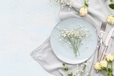 Işık arkaplanındaki güzel tablo ayarları