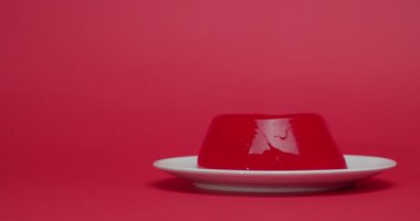 Arkaplanda reçelli tabak