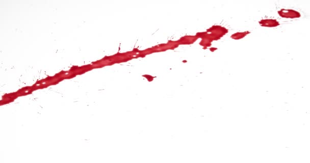 狂人杀害受害者 并在白色背景上扔刀 — 图库视频影像