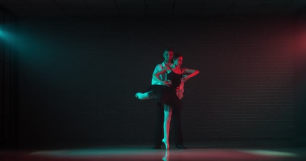 Tänzer Auf Der Bühne Balletttheater — Stockvideo