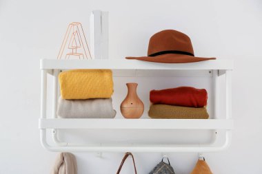 Modern koridorun şık iç tasarımı, yakın plan.