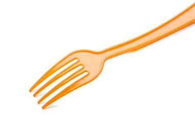 Beyaz arkaplanda plastik çatal