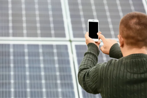 Man Mobile Phone Solar Panels — Stock Photo, Image