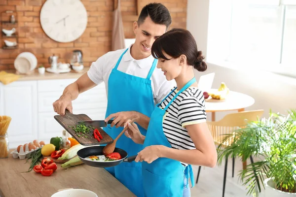 Happy Young Couple Cooking Kitchen — Stock Photo, Image