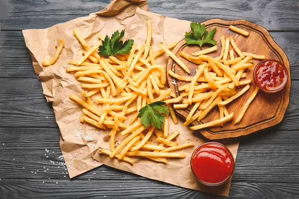 Batatas Fritas Saborosas Com Molho Tomate Mesa — Fotografia de Stock