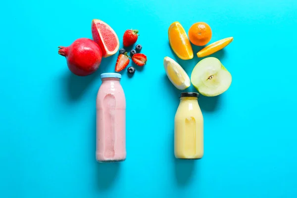 Bottles Tasty Smoothie Fruits Color Background — Stock Photo, Image