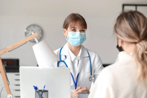 Patient Paying Consultation Clinic Terminal — Stock Photo, Image