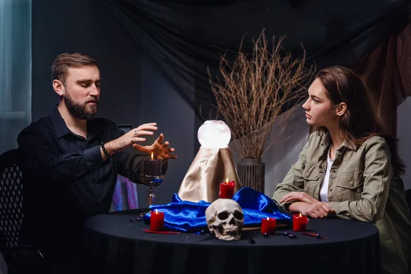 Clairvoyant Telling Client Her Future — Stock Photo, Image