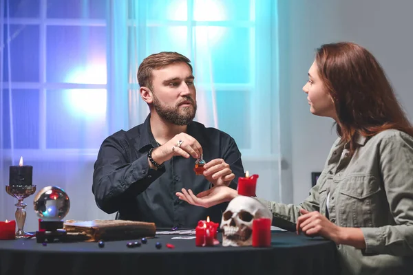 Clairvoyant Telling Client Her Future — Stock Photo, Image