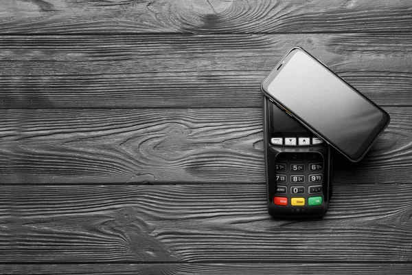 Payment Terminal Mobile Phone Dark Wooden Background — Stock Photo, Image