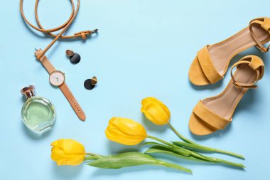 Renkli çiçekli şık kadın aksesuarları