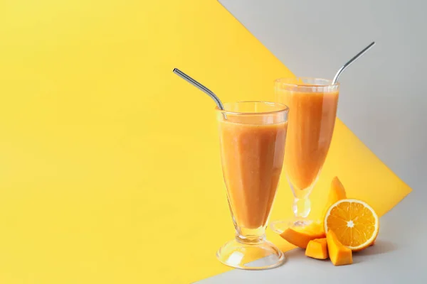 Szklanki Zdrowego Smoothie Składniki Tle Koloru — Zdjęcie stockowe