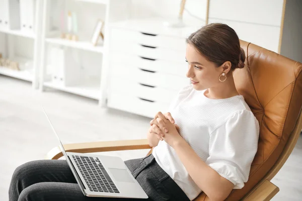 Psycholog Pracujący Pacjentem Online Biurze — Zdjęcie stockowe