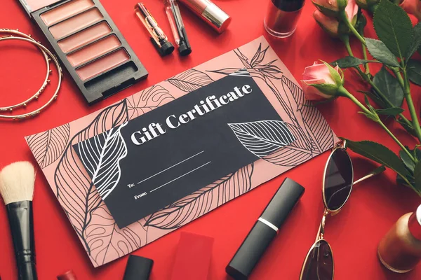 Certificat Cadeau Cosmétiques Décoratifs Accessoires Féminins Sur Fond Couleur — Photo