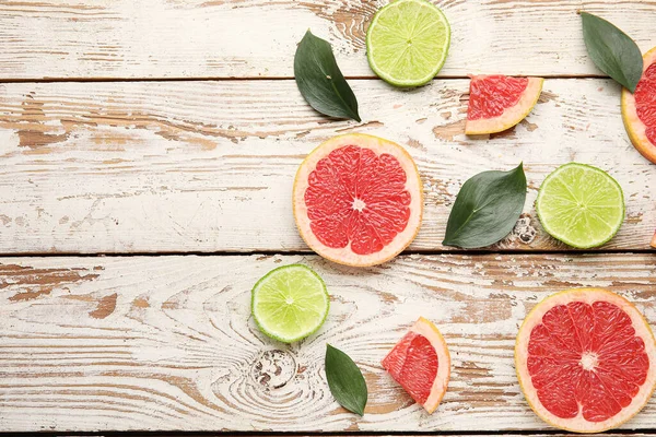 Fresh Sliced Grapefruit Lime Light Wooden Background — Stock Photo, Image