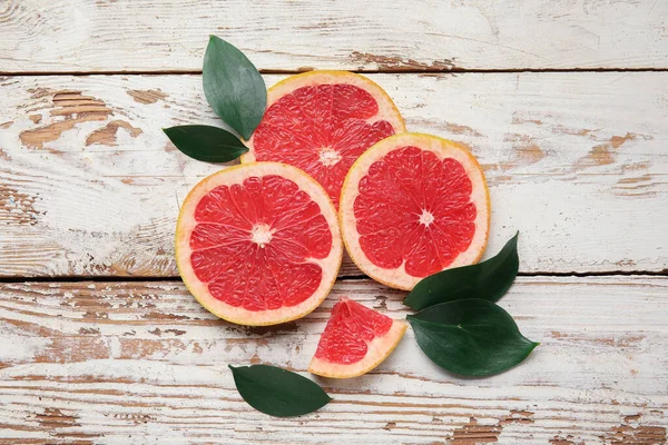 Fresh Sliced Grapefruit White Wooden Background — Stock Photo, Image