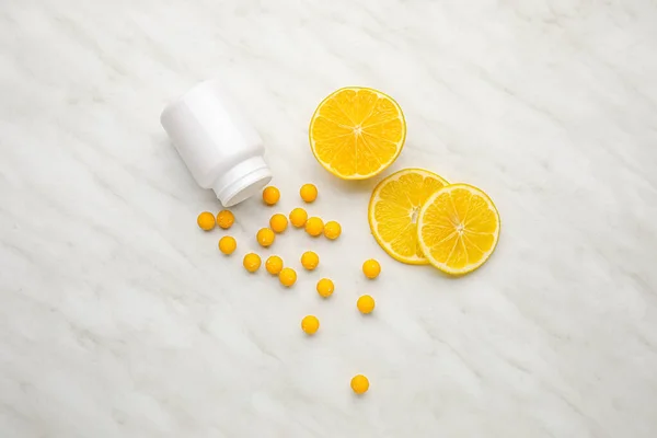 Bottle Vitamin Pills Lemon Slices Light Background — Stock Photo, Image