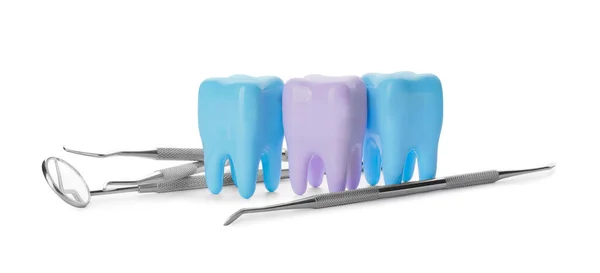 Beyaz Arka Planda Dişçi Aletleri Plastik Dişler — Stok fotoğraf