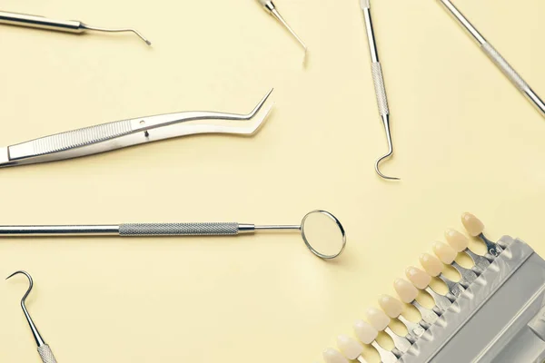 Dentist Tools Teeth Samples Color Background — Stock Photo, Image