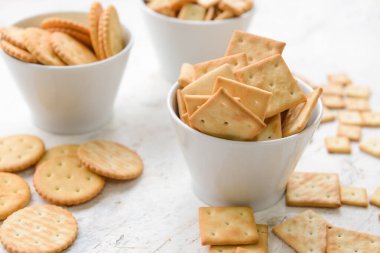 Arka planda kraker kaseleri