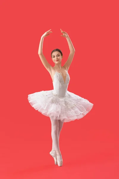 Schöne Junge Ballerina Auf Farbigem Hintergrund — Stockfoto
