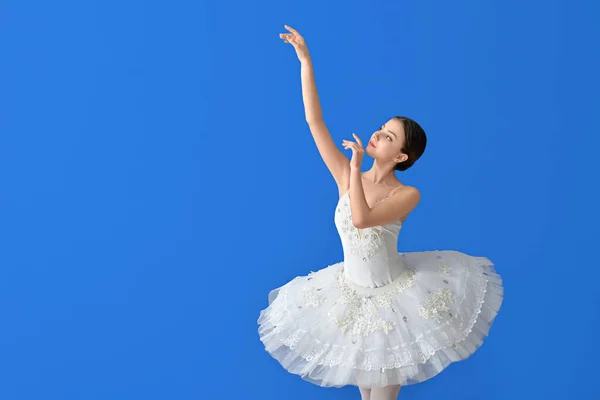 色彩艳丽的年轻芭蕾舞演员 — 图库照片