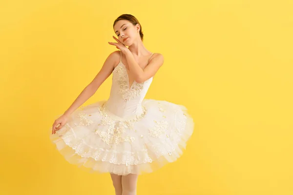 Mooie Jonge Ballerina Kleur Achtergrond — Stockfoto