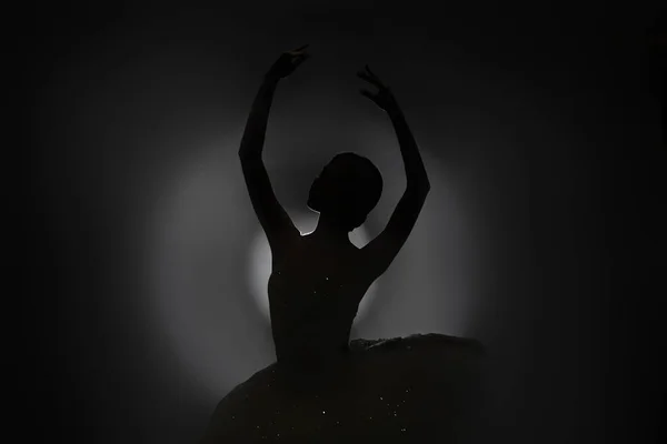 Silhouette Belle Jeune Ballerine Sur Fond Sombre — Photo