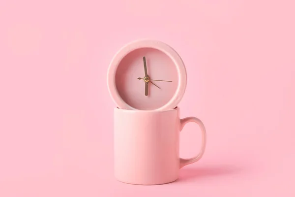 Alarm Saati Kupa Renk Arkaplanı — Stok fotoğraf