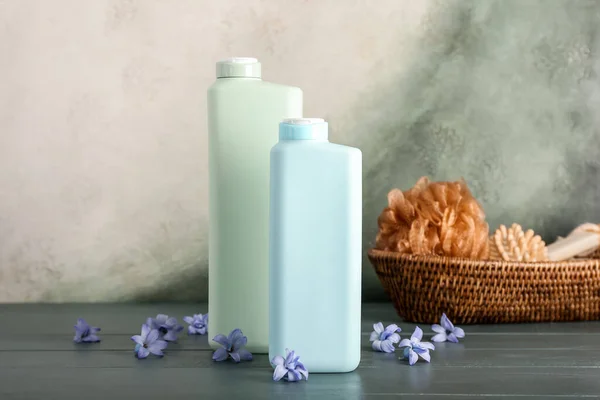 Shower Gels Flowers Color Background — Stock Photo, Image