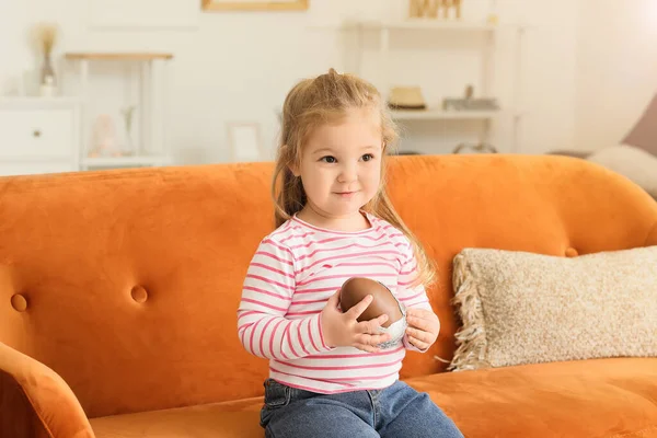 Cute Little Girl Chocolate Easter Egg Home — Stock Photo, Image