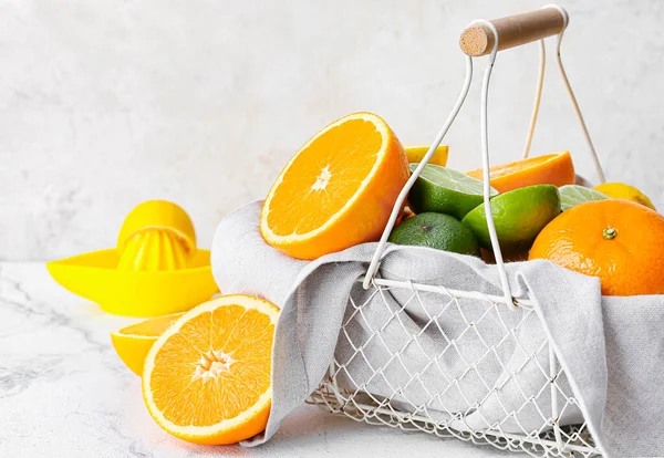 Basket Fresh Citrus Fruits Light Background — Stock Photo, Image