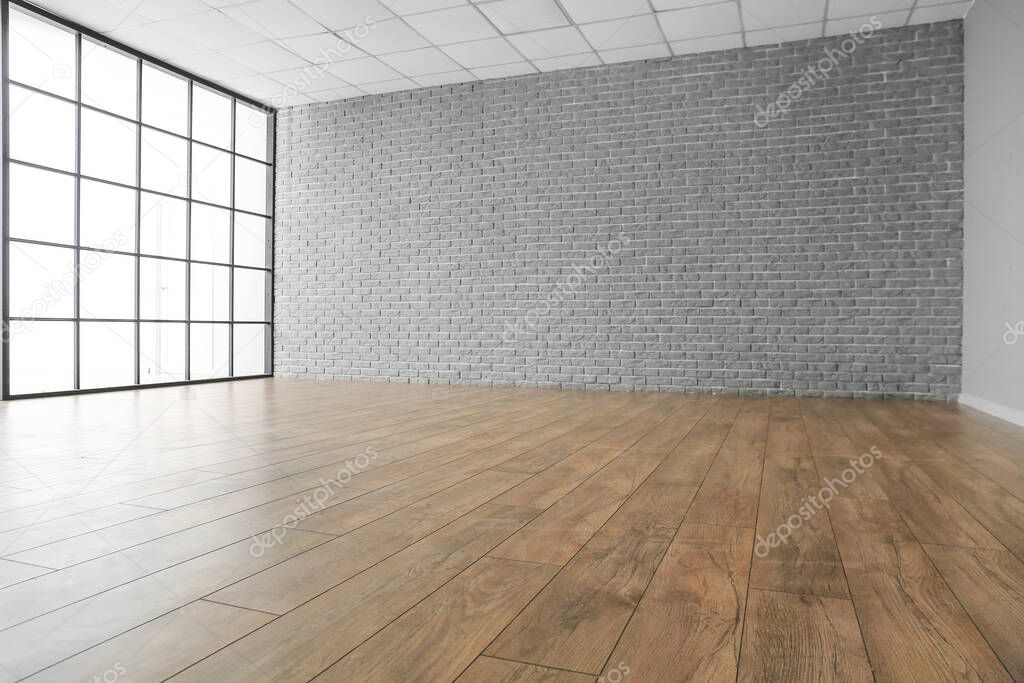 Empty room with clean laminate flooring