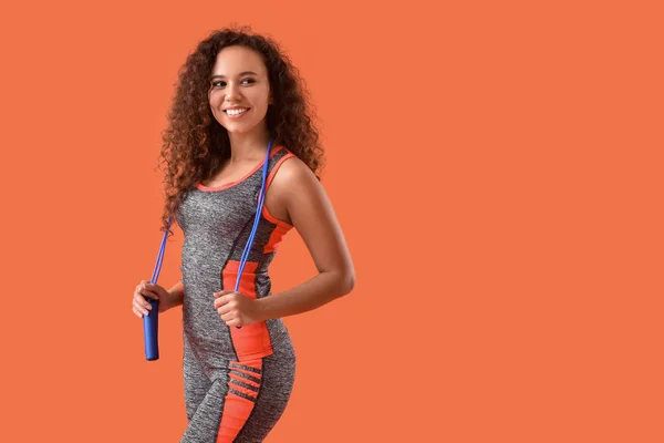 Hermosa Mujer Joven Entrenamiento Con Saltar Cuerda Fondo Color — Foto de Stock