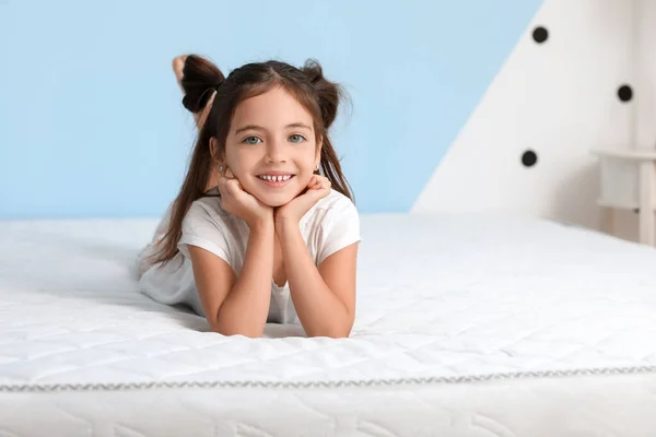 Morning Little Girl Lying Bed Comfortable Mattress — Stock Photo, Image