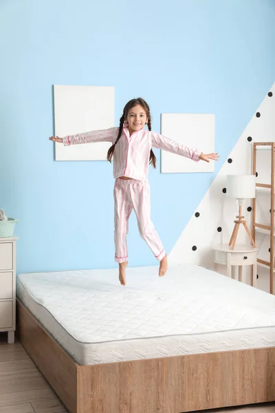 Funny Little Girl Jumping Bed — Stock Photo, Image