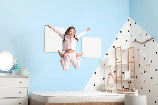 Funny Little Girl Jumping Bed — Stock Photo, Image