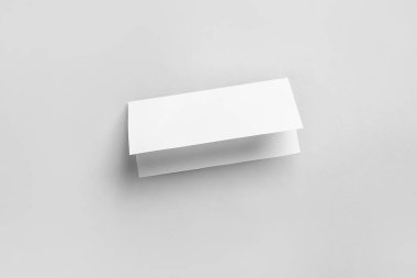 Işık arkaplanı üzerine boş broşür