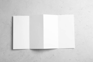 Işık arkaplanı üzerine boş broşür