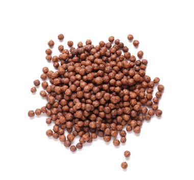 Beyaz arka planda bir yığın çikolatalı mısır topu.