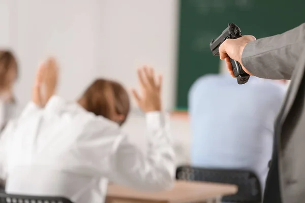 Homem Terrorista Com Arma Sala Aula Problema Tiroteio Escola — Fotografia de Stock