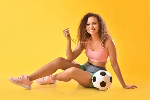 Mulher Bonita Com Bola Futebol Fundo Cor — Fotografia de Stock