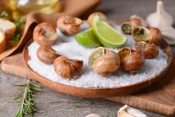 Plate Tasty Snails Wooden Background — Stock Photo, Image