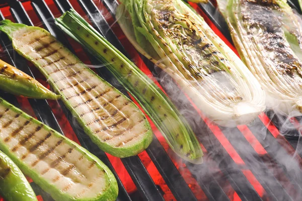 Verduras Sabrosas Cocinando Parrilla —  Fotos de Stock