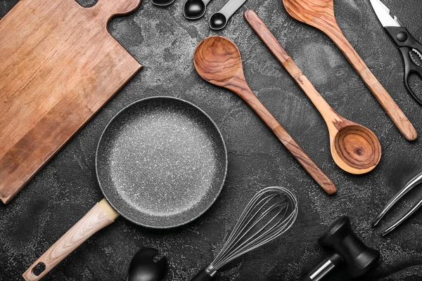 Комплект Кухонной Утвари Темном Фоне — стоковое фото
