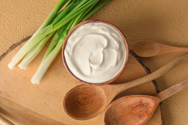 Bowl Tasty Sour Cream Green Onion Light Wooden Background — Stock Photo, Image
