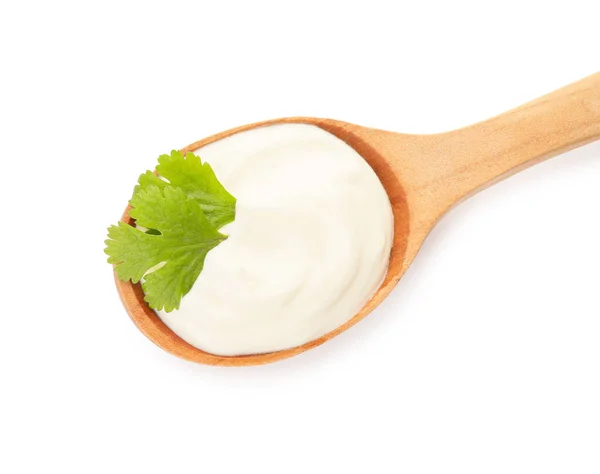 Cuchara Con Sabrosa Crema Agria Sobre Fondo Blanco — Foto de Stock