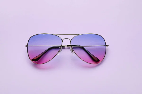 Elegantes Gafas Sol Sobre Fondo Color — Foto de Stock