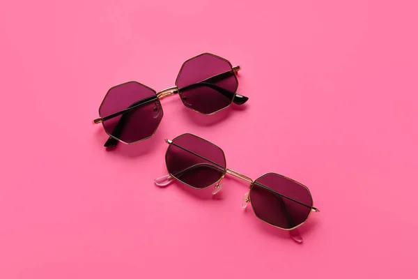 Lunettes Soleil Élégantes Sur Fond Couleur — Photo